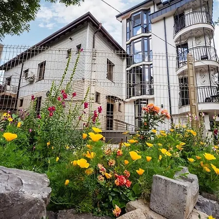 The 4 Seasons House - Free Parking *