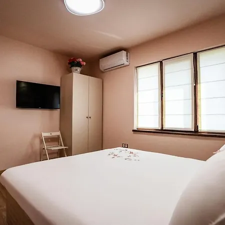 The 4 Seasons House - Free Parking Apartman Szófia